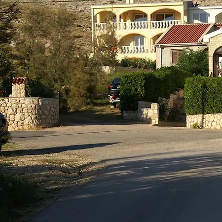Luka Apartament Pag Town