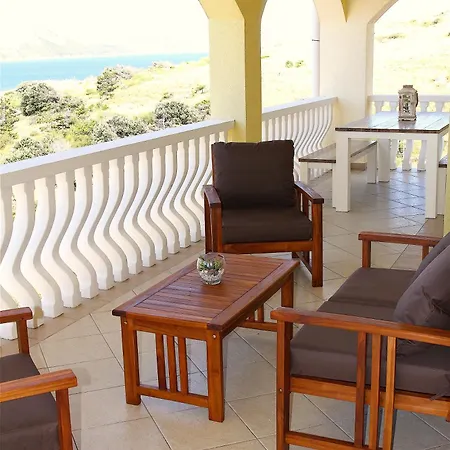 Luka Apartment Pag Town