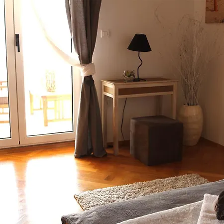 Luka Apartment Pag Town