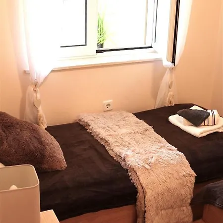 Luka Apartment Pag Town